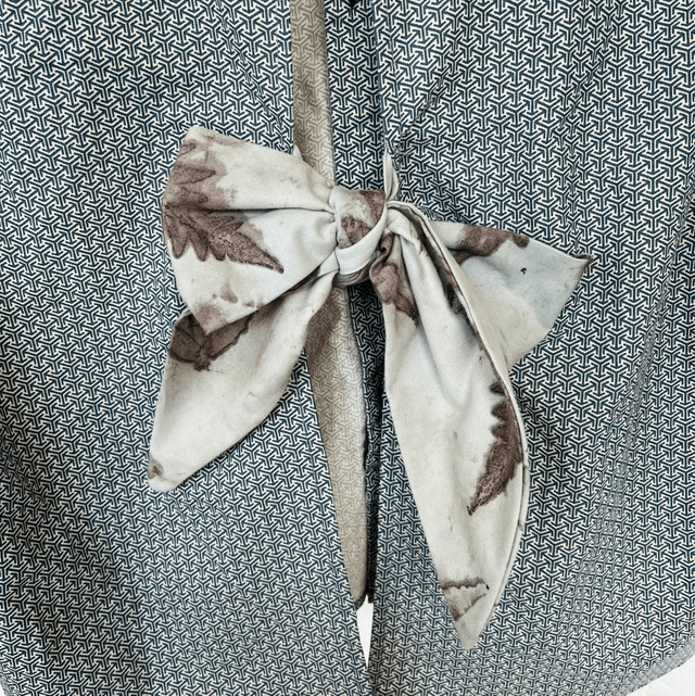 Collection Sumac - Chemise nouée dos bleuté